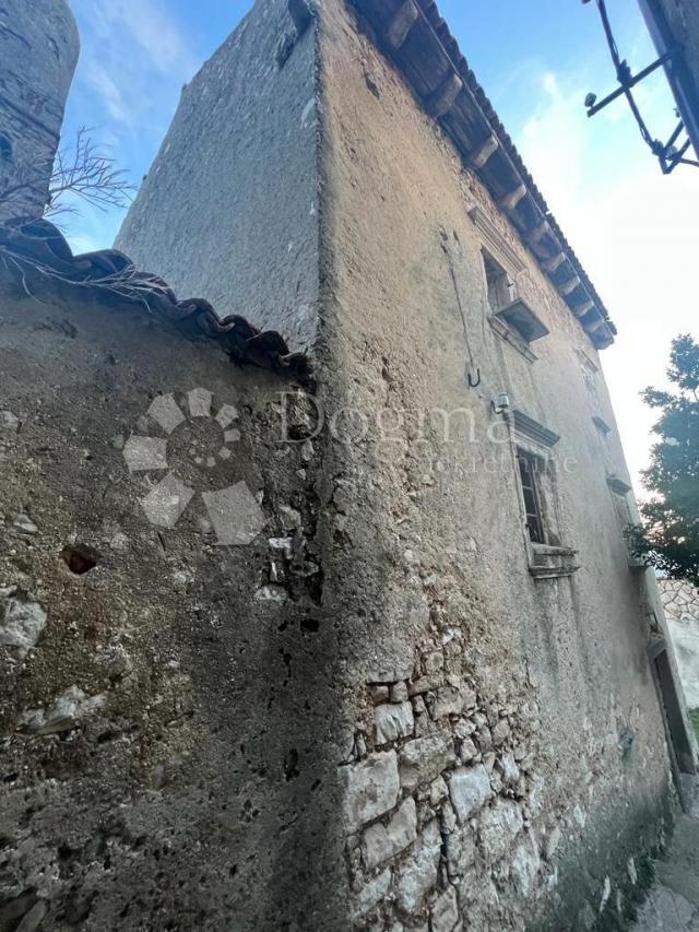 PRILIKA!!!! RIJETKOST U PONUDI!!! SAMOSTOJEĆA KUĆA SA POGLEDOM NA MORE U STAROGRADSKOJ JEZGRI