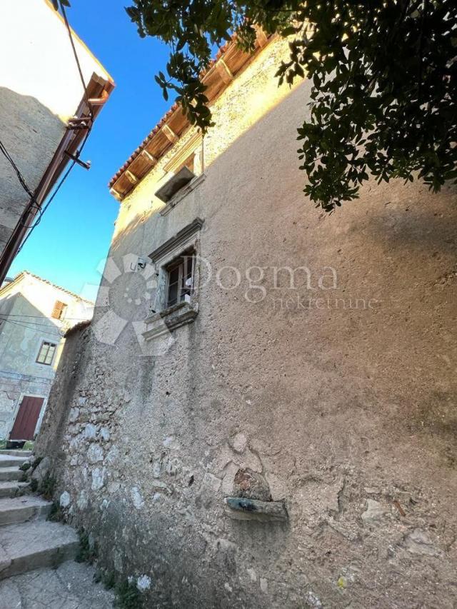 PRILIKA!!!! RIJETKOST U PONUDI!!! SAMOSTOJEĆA KUĆA SA POGLEDOM NA MORE U STAROGRADSKOJ JEZGRI