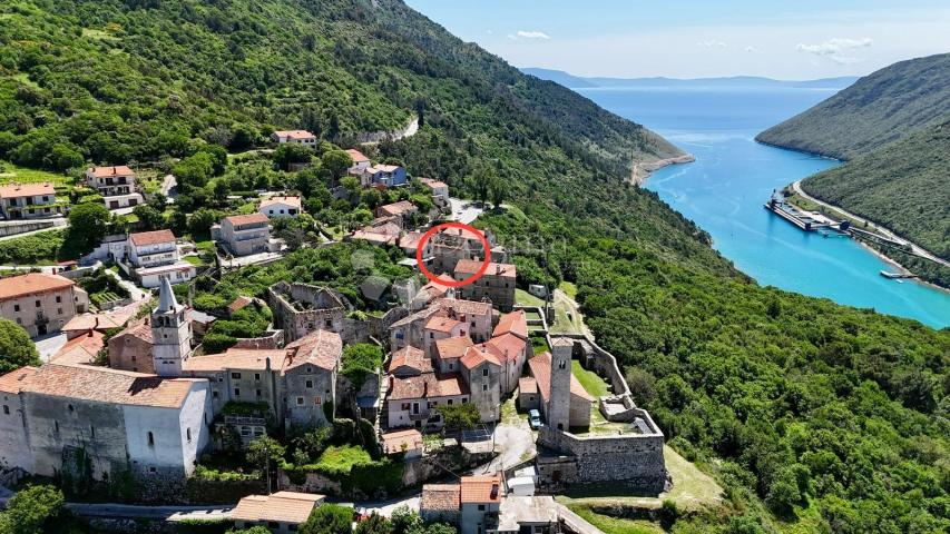 PRILIKA!!!! RIJETKOST U PONUDI!!! SAMOSTOJEĆA KUĆA SA POGLEDOM NA MORE U STAROGRADSKOJ JEZGRI