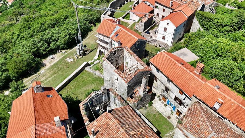 PRILIKA!!!! RIJETKOST U PONUDI!!! SAMOSTOJEĆA KUĆA SA POGLEDOM NA MORE U STAROGRADSKOJ JEZGRI