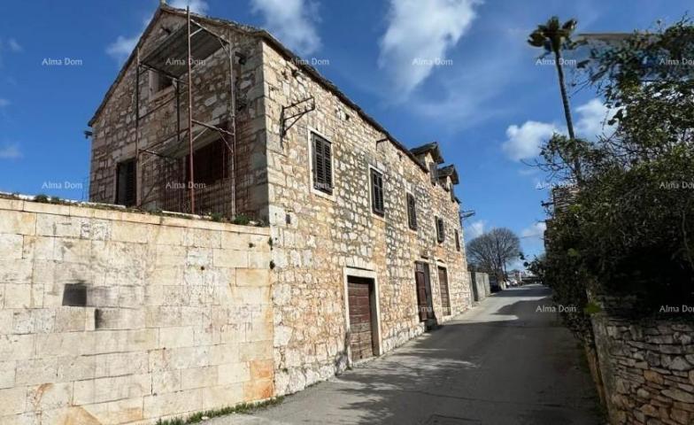 Kuća Kamena dalmatinska villa u staroj jezgri- idealna investicijska prilika- Supetar!