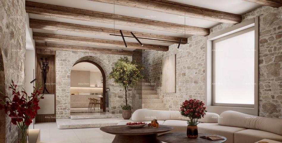 Kuća Kamena dalmatinska villa u staroj jezgri- idealna investicijska prilika- Supetar!