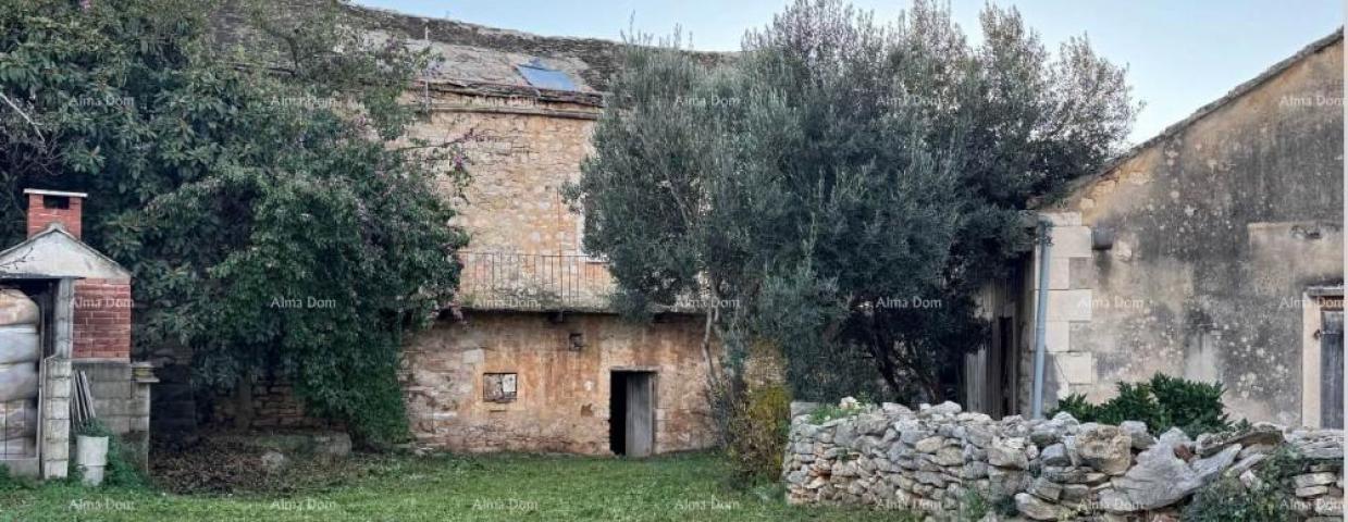 Kuća Kamena dalmatinska villa u staroj jezgri- idealna investicijska prilika- Supetar!