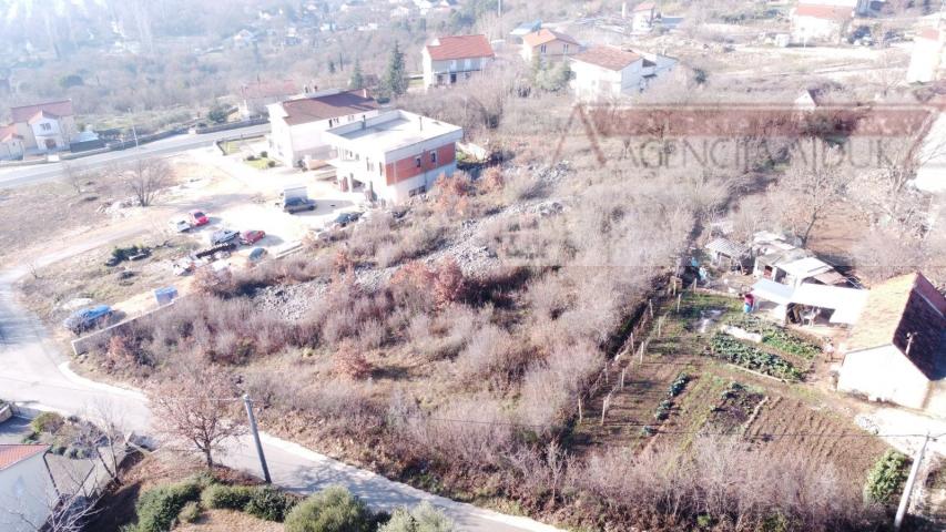 Imotski 2271 m2 građevinsko zemljište - NOVO!
