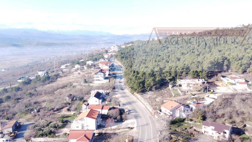 Imotski 2271 m2 građevinsko zemljište - NOVO!
