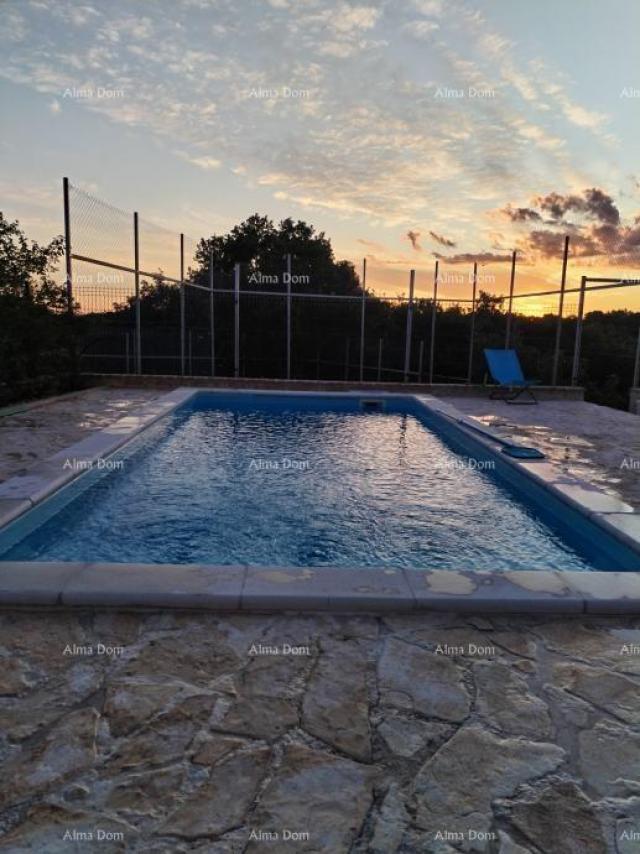 Kuća Blizina Barbana.  Kuća s bazenom i sportskim sadržajima