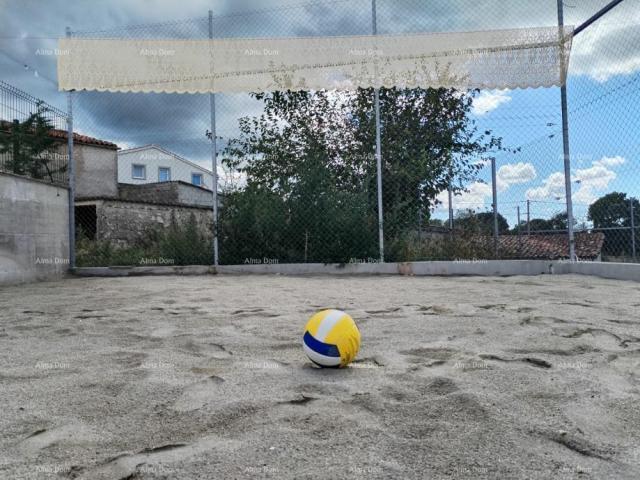 Kuća Blizina Barbana.  Kuća s bazenom i sportskim sadržajima