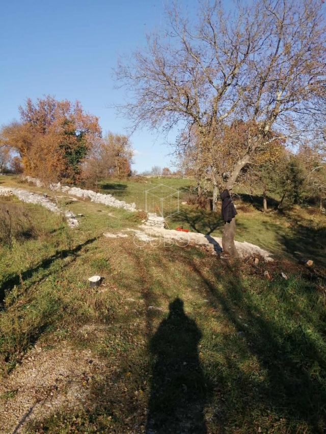 Istra, Krmed – Građevinsko zemljište u mirnom dijelu prirode