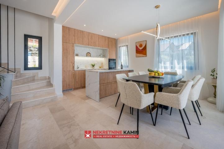 Moderna vila sa 4 spavaće sobe i bazenom, Tivat