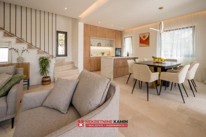 Moderna vila sa 4 spavaće sobe i bazenom, Tivat
