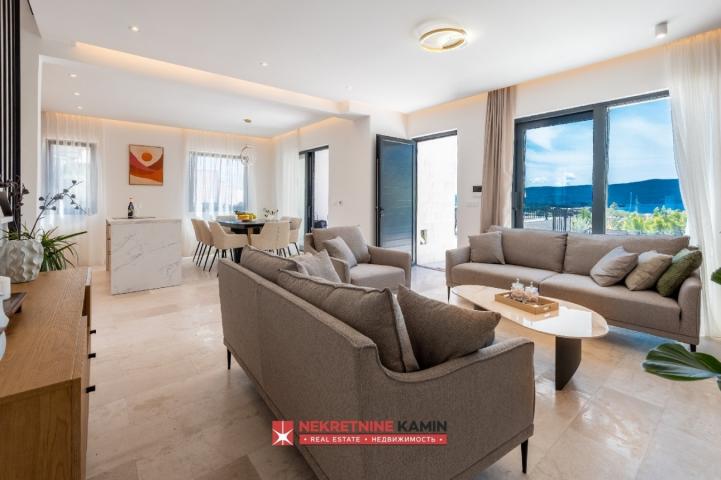 Moderna vila sa 4 spavaće sobe i bazenom, Tivat