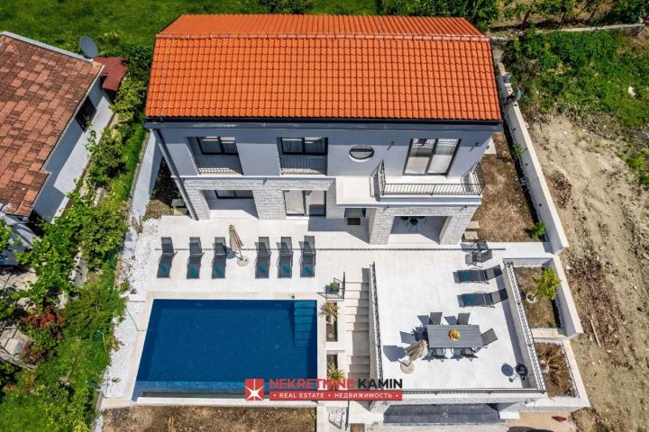 Moderna vila sa 4 spavaće sobe i bazenom, Tivat
