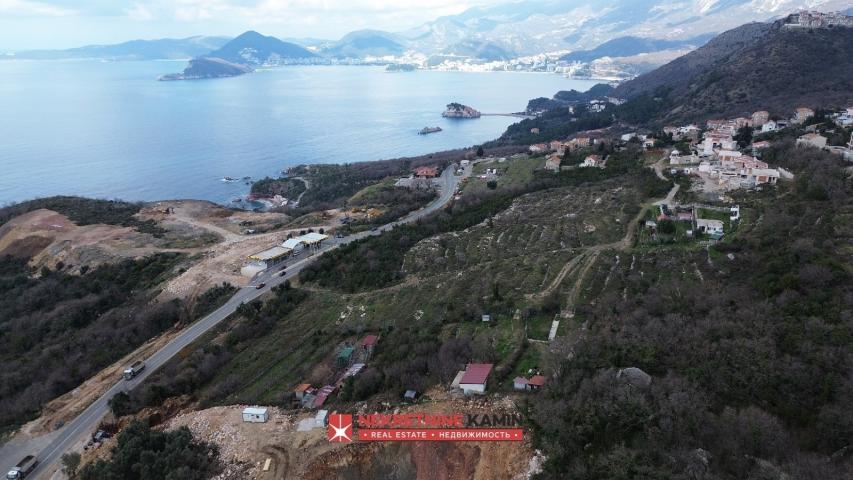Urbanizovana parcela za gradnju vile sa postojećom kućom na placu, Budva, Blizik