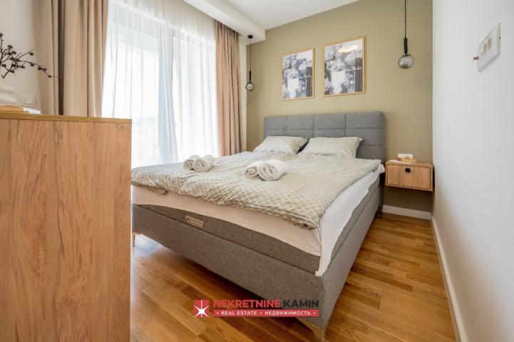 Moderna vila sa 4 spavaće sobe i bazenom, Tivat