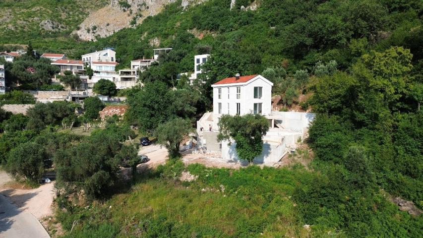 Nova vila 250 metara od mora, Budva, Reževići