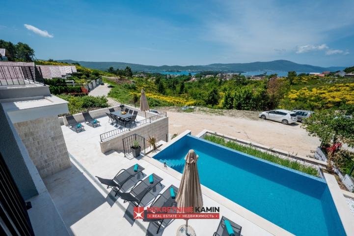 Moderna vila sa 4 spavaće sobe i bazenom, Tivat
