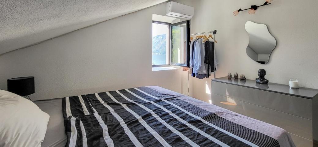 Dvosoban stan u kamenoj zgradi sa bazenom, Kotor, Dobrota