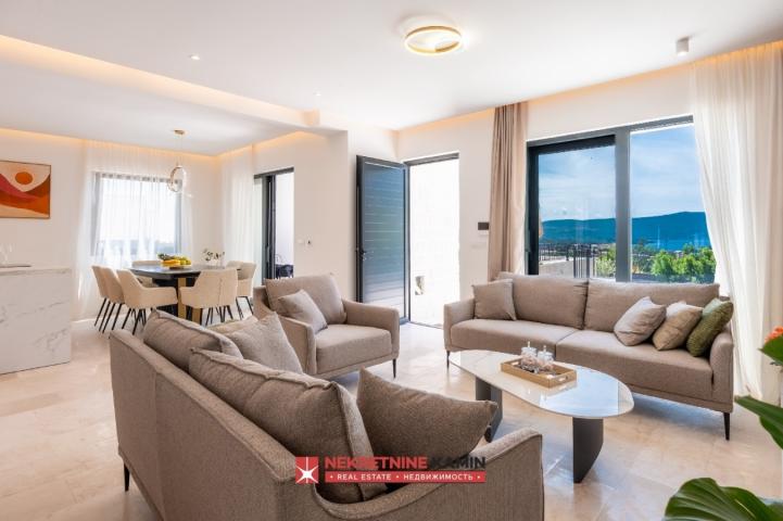 Moderna vila sa 4 spavaće sobe i bazenom, Tivat