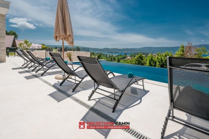 Moderna vila sa 4 spavaće sobe i bazenom, Tivat