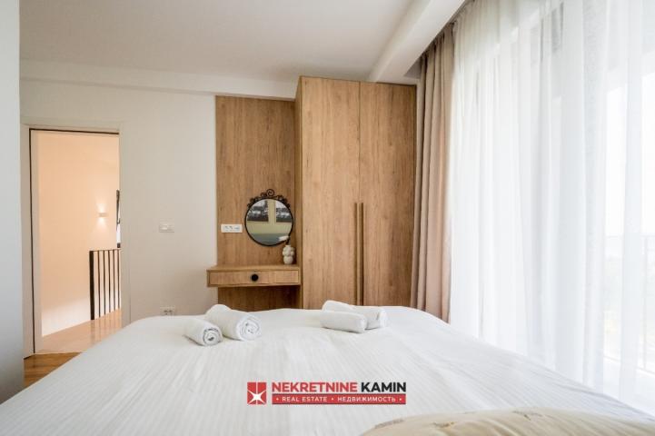 Moderna vila sa 4 spavaće sobe i bazenom, Tivat