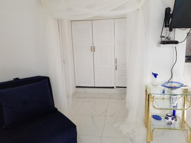 Na prodaju apartman 10 m od mora, Stoliv 