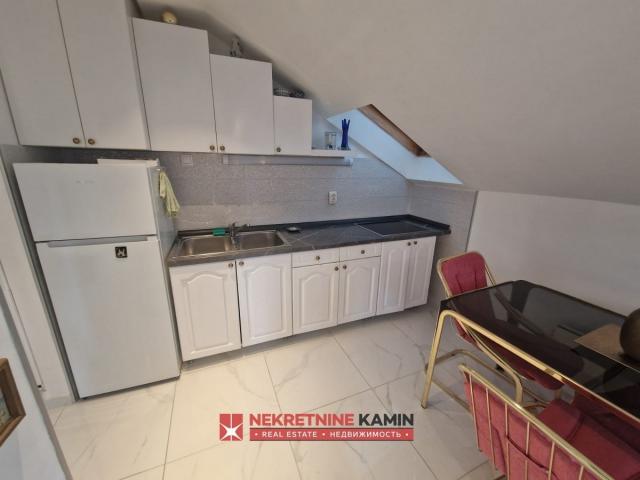 Na prodaju apartman 10 m od mora, Stoliv 