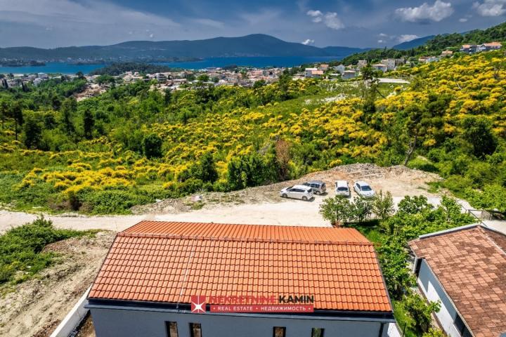 Moderna vila sa 4 spavaće sobe i bazenom, Tivat