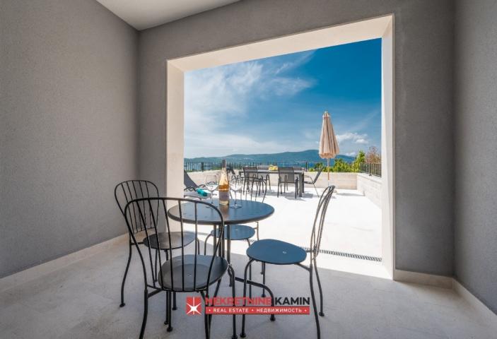 Moderna vila sa 4 spavaće sobe i bazenom, Tivat