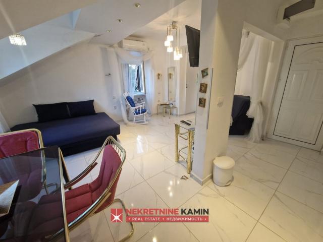 Na prodaju apartman 10 m od mora, Stoliv 
