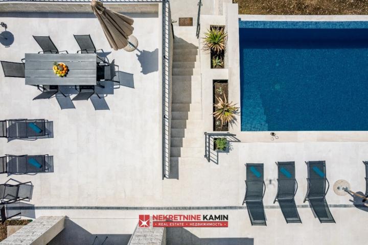 Moderna vila sa 4 spavaće sobe i bazenom, Tivat