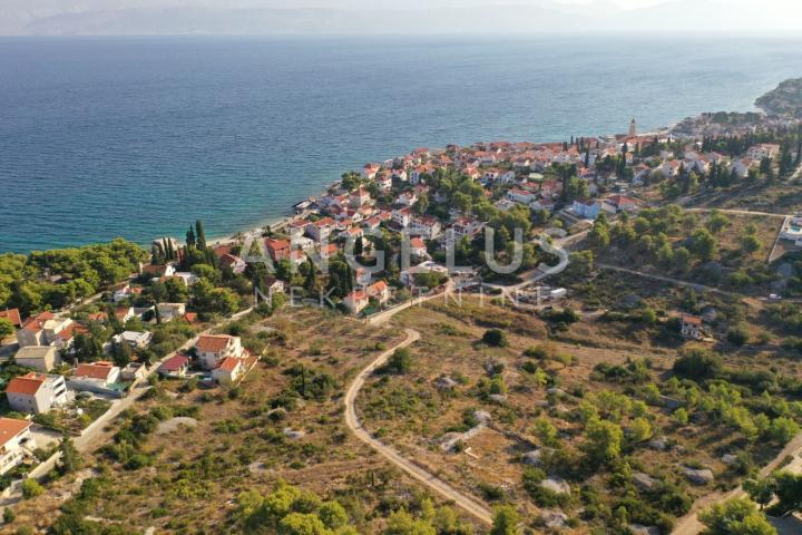 Brač, Sutivan - zemljište sa dozvolom blizu mora, 600 m2, PRODAJA