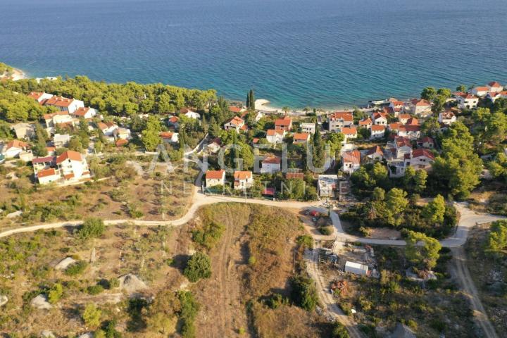 Brač, Sutivan - zemljište sa dozvolom blizu mora, 600 m2, PRODAJA