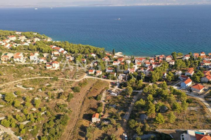 Brač, Sutivan - zemljište sa dozvolom blizu mora, 600 m2, PRODAJA