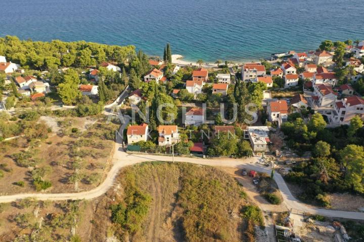 Brač, Sutivan - zemljište sa dozvolom blizu mora, 600 m2, PRODAJA