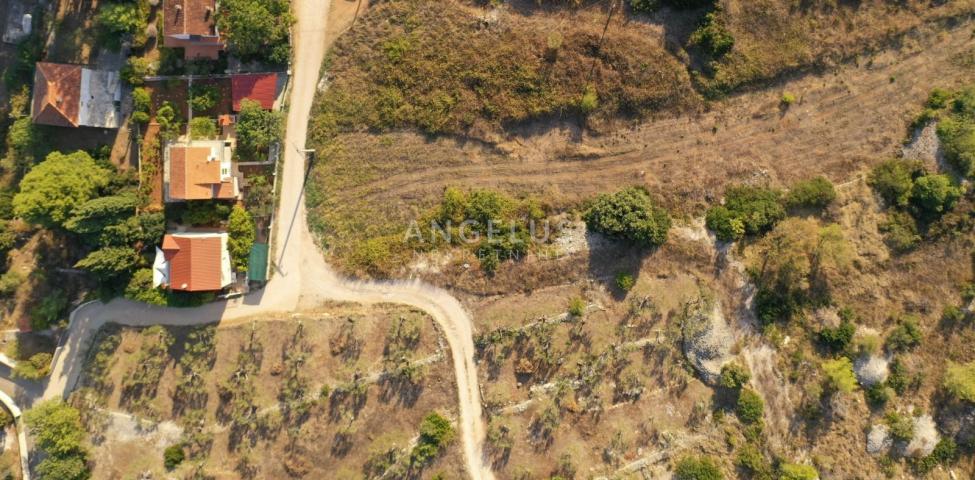 Brač, Sutivan - zemljište sa dozvolom blizu mora, 600 m2, PRODAJA