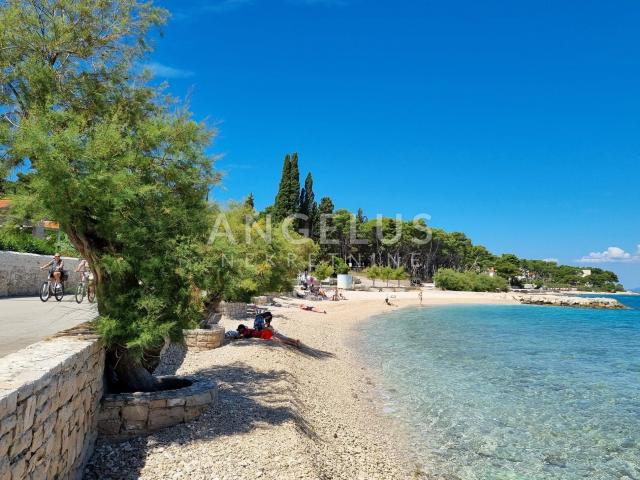 Brač, Sutivan - zemljište sa dozvolom blizu mora, 600 m2, PRODAJA