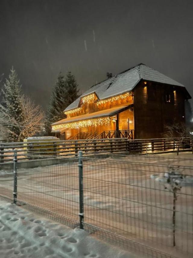 Kuća, 300m2, Centar, Kolašin