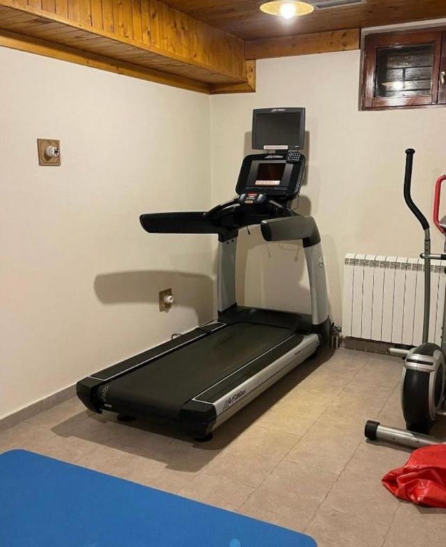 Kuća, 300m2, Centar, Kolašin