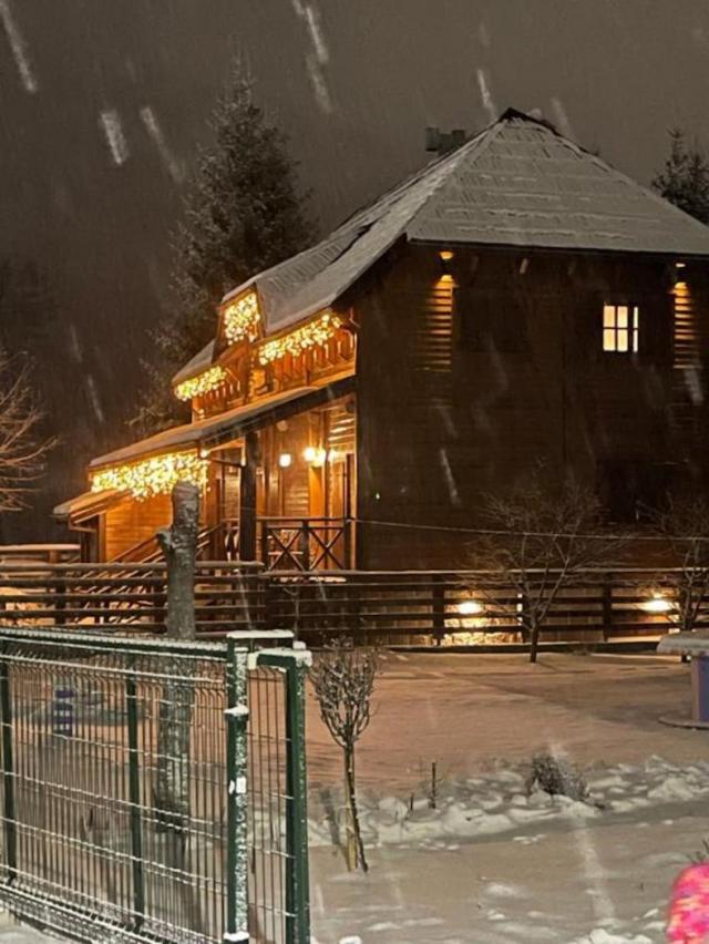 Kuća, 300m2, Centar, Kolašin