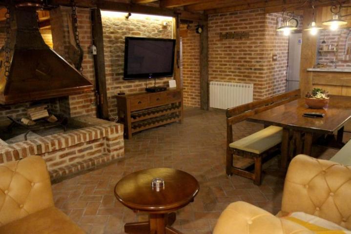 Kuća, 300m2, Centar, Kolašin