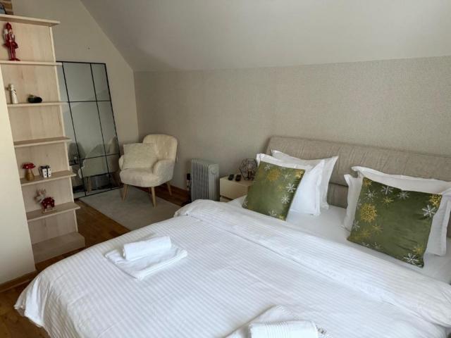 Kuća, 300m2, Centar, Kolašin