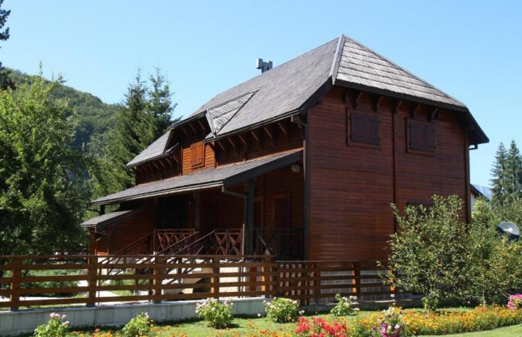 Kuća, 300m2, Centar, Kolašin
