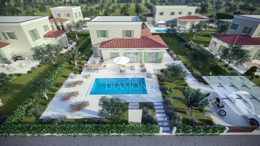 Poreč, an imposing villa with a swimming pool in a quiet place!