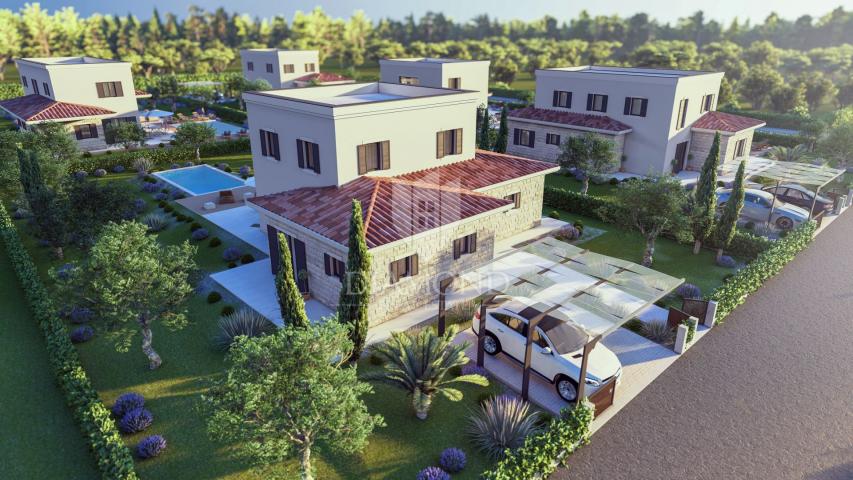 Poreč, an imposing villa with a swimming pool in a quiet place!