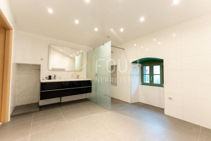 Opatija, 135m2, 2s+db, balkon, vrt, pogled na more