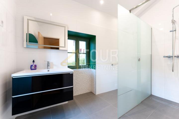 Opatija, 135m2, 2s+db, balkon, vrt, pogled na more