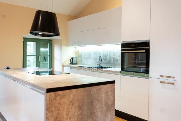 Opatija, 135m2, 2s+db, balkon, vrt, pogled na more