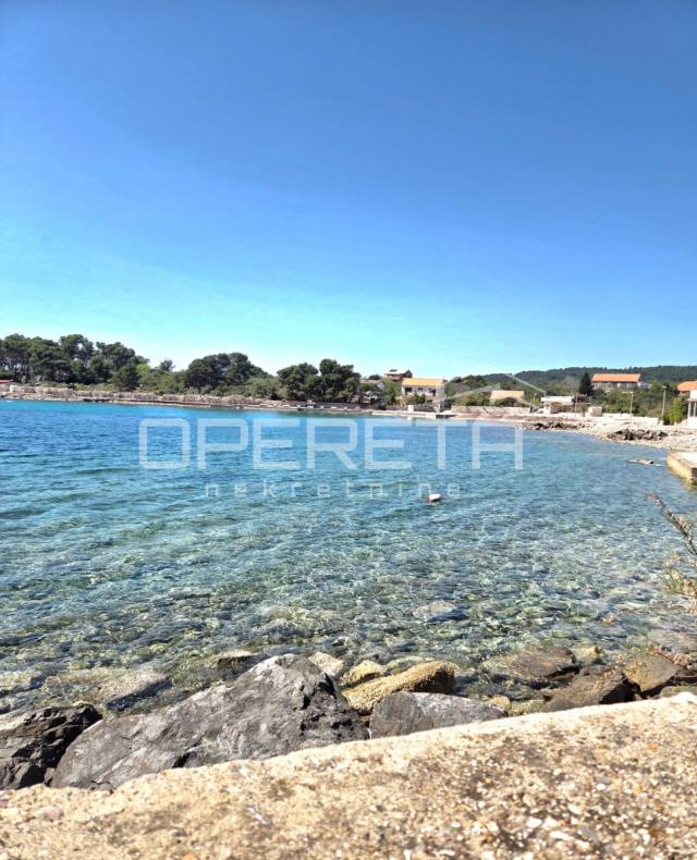 SUĆURAJ, OTOK HVAR- EKSKLUZIVNA NEKRETNINA U PRVOM REDU DO MORA 