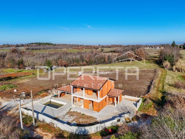 Istra, Višnjan okolica - Samostojeća kuća u roh bau fazi 