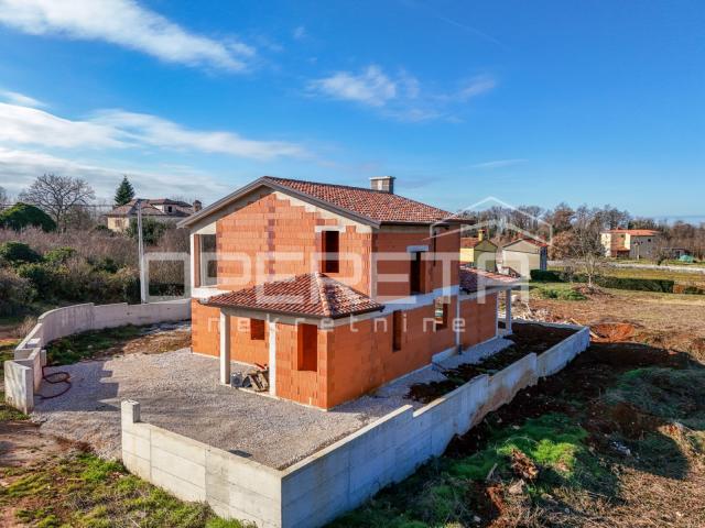 Istra, Višnjan okolica - Samostojeća kuća u roh bau fazi 
